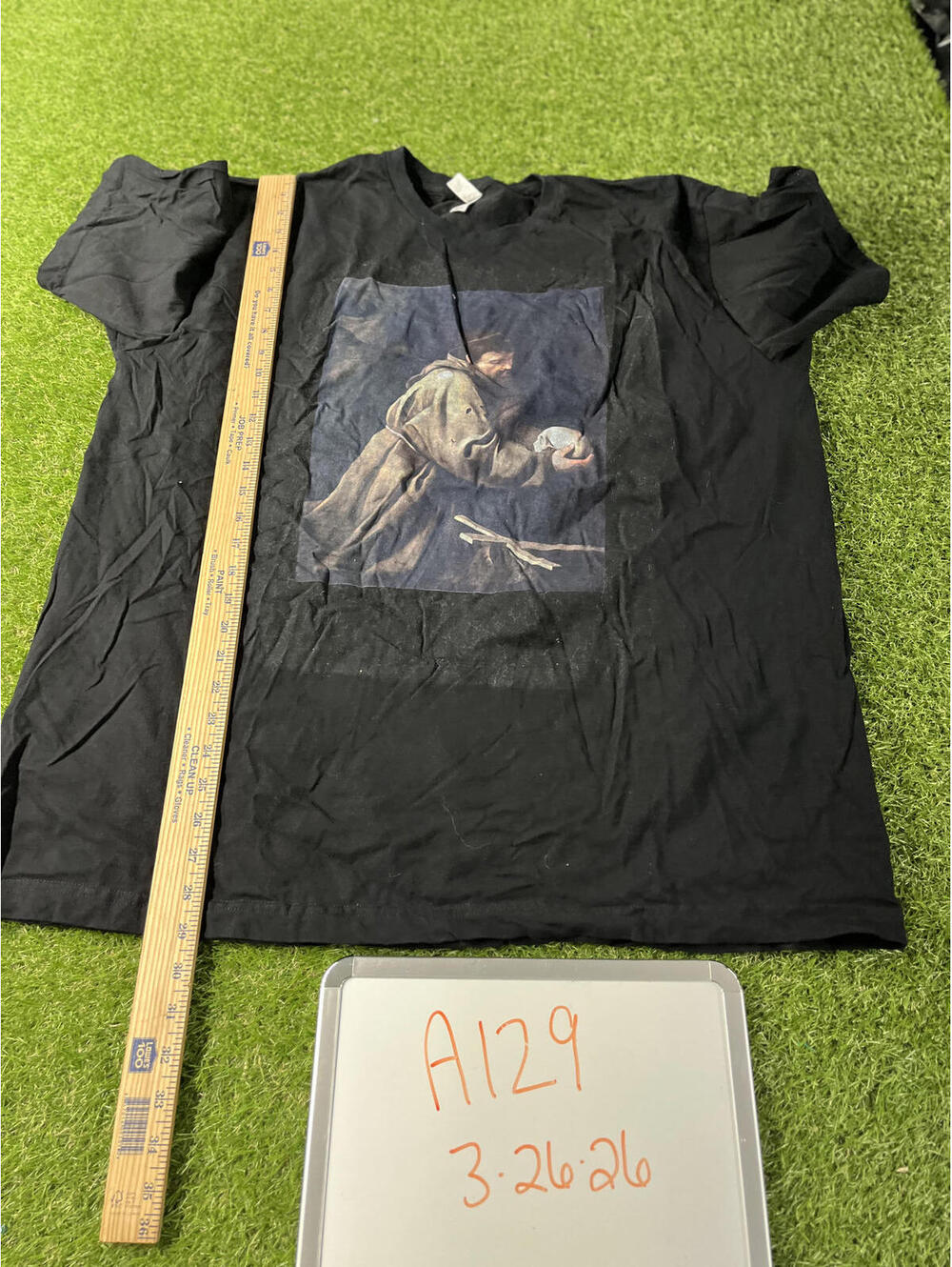 Black Graphic T-Shirt with Artistic‎ Print Size 2XL Holding skull
